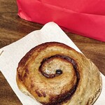 BAKERY CINANO - コーヒー生地のシナモンロール