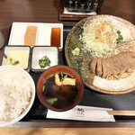 Gyuukatsu Motomura - 牛かつ麦飯とろろ定食1400円税込