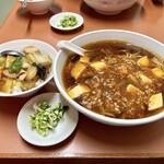 紅華 - 麻婆麺（700円）＋ミニ中華丼（300円）