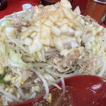 ラーメン二郎 - 玉ねぎオン‼️シャキ野菜が進む進む^ ^