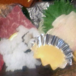 久里屋 - 鯨盛り合わせ　（色々な部位が食べれます。）