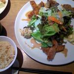 桜山豚の薄切りカツランチ（1,280円）。意外と食べごたえあり。