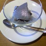 デザートの胡麻豆腐？プリン？はあっさりとしていながら良い感じの甘味。