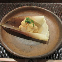 神楽坂 石かわ - タケノコを豆腐で包んで揚げたもの