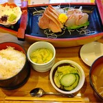 Sakana Douraku - ブリとスズキ刺身定食