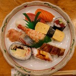 Inase Zushi - 令和4年10月 ランチタイム
                        にぎりセット 1200円
                        にぎり10貫、お吸物、ミニ茶碗蒸し