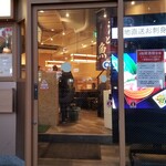 羽田市場食堂 - 入口から店内。