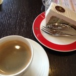スイートカフェパンドラの箱 - ホットコーヒーと抹茶のケーキ