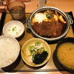 やよい軒 - ♪特命‘ｓセレクション※決死のクーポン使用
            味噌かつ煮定食¥710 蒸し鶏と海藻のポン酢和え¥60