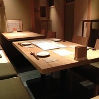 神楽坂 坂の花 - 店内。奥に見えるのが個室です。