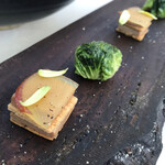 ラ・テラス - アミューズ。手間のパテ？とリンゴ挟んだの最高やった。この組み合わせヤバイ(≧∀≦)ワイン欲しくなる！