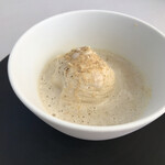 ラ・テラス - 栗と黒ビールのスープ。中にはパンチェッタが入っていて甘みの中に時々くる旨味のある塩気が堪りません！