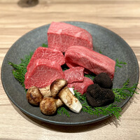 焼肉うしごろ 新宿三丁目店 - 本日のお肉と松茸とトリュフ
