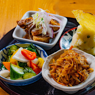 おばんざいは日替わり◎山角に来たらこれは食べておきたい4選！