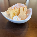 かふぇ 月のうさぎ - シフォンケーキとうさぎのクッキー