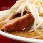 ラーメン二郎 - 豚の厚み