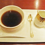 メゾン ポール・ボキューズ - 太鼓橋のようなソーサー