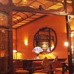 メゾン ポール・ボキューズ - 鏡が美しいサロン