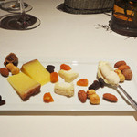 メゾン ポール・ボキューズ - 左から〜コンテ・クロタン・サンマルセラン