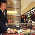 メゾン ポール・ボキューズ - 柳沼支配人とチーズ・ワゴン