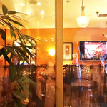 メゾン ポール・ボキューズ - バー・ラウンジが見えます