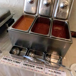 イラン・アラブ料理 アラジン - カレーやシチューはこの３つのケースにいつも入れられております