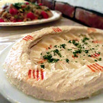 イラン・アラブ料理 アラジン - こちらはひよこ豆のフムス。オリーブ油たっぷり