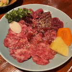 炭火焼肉専門店 崔安閣 - カルビと特上ロース