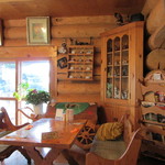 きつつきカナディアンクラブ - お洒落で落ち着いた雰囲気の店内