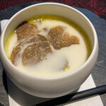 TOM Curiosa - サザエと銀杏のスープ　オレキエッテ耳たぶ状ショートパスタ　貝のエキスのスープ　トリュフ