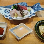 貴ぶ - お魚のお皿は米倉氏からの贈り物とか。