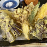 ななしのうどん - 野菜天は7点盛り