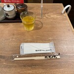 肉汁餃子のダンダダン - 箸とお手拭き