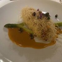 レッドフランマ - 魚料理はオマール海老と舌ヒラメのカダイフ巻き。