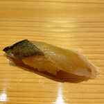 Sushi Take - 鰆藁焼き　炙ったというよりスモークに近い香りが強く付いて面白い