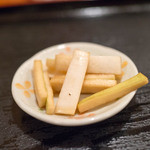 ひと椿 - おでんに使う大根の皮で作ったお漬物