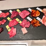 熟成和牛焼肉エイジング・ビーフ 横浜店 - 黄色い札が熟成肉