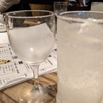 47都道府県の日本酒勢揃い 富士喜商店 - 日本酒どれだけ注ぐ？