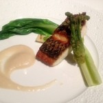 オーグードゥジュール ヌーヴェルエール - 本日の魚料理は黒鯛のグリル