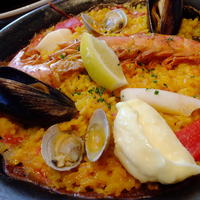 Bar Espanol LA BODEGA 大阪店 - (p≧ω≦q)♪魚介のパエリャ(サラダ・パン付)：1300円美味しい♪