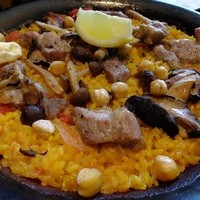 Bar Espanol LA BODEGA 大阪店 - (o>ω<o)イベリコ豚とキノコのパエリャ(サラダ・パン付)：1400円