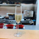 Sakou - シャンパンで乾杯