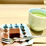 187365536 - チョコわらび餅と美味しいお茶