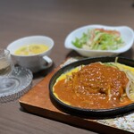 Gallery cafe Lalka - 鉄板！あつあつミートスパゲティ