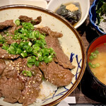 プライベート個室×旬菜居酒屋　魚々ろ - 特選牛ハラミ丼