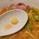 京都ラーメン 森井 - 後半はちょっとだけニンニク投入