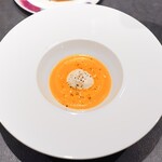 三和 - ブラッタチーズ、甘エビ赤ピーマンスープ