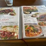 HIRAO de CAFE - さてランチメニューはパニーニを中心にカレーもありました。
       
      私はこの中からシンプル生ハムのパニーニ１１８０円を３５０円足してドリンクセットにしてもらいました。