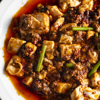 バラエティー豊かな中華料理が勢揃い。本格四川麻婆豆腐は辛旨！