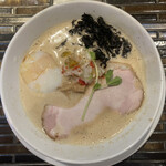 ヌードルズキッチン ガナーズ - さんま煮干しのジンジャー白湯らーめん (温玉)